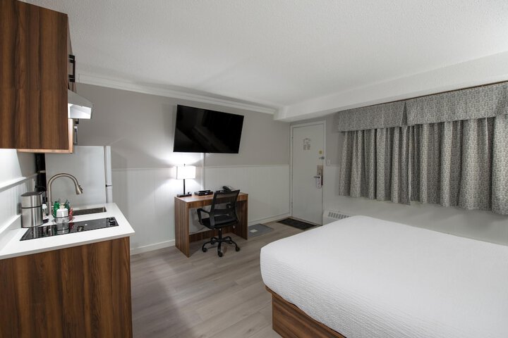 Coast Dawson Creek Hotel