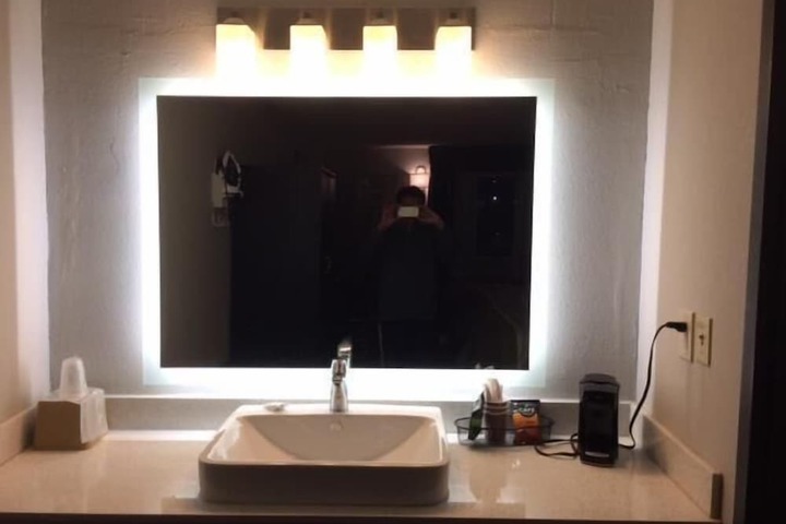 Room 13 of 18