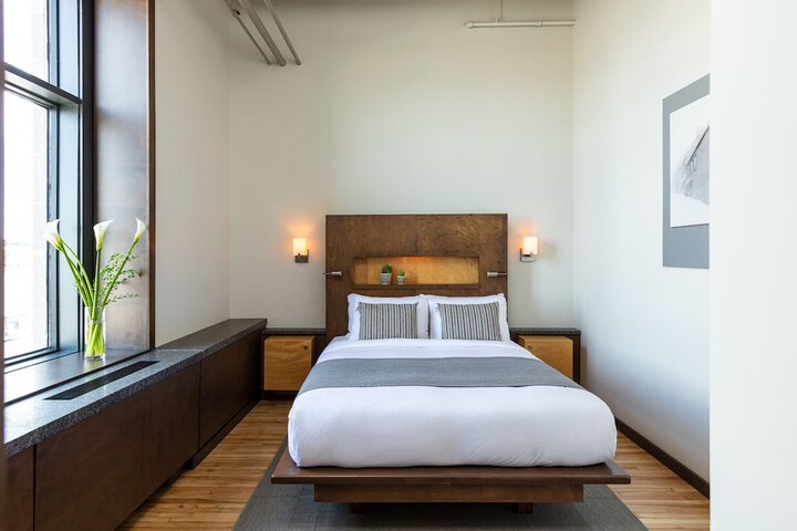 Room 32 of 43