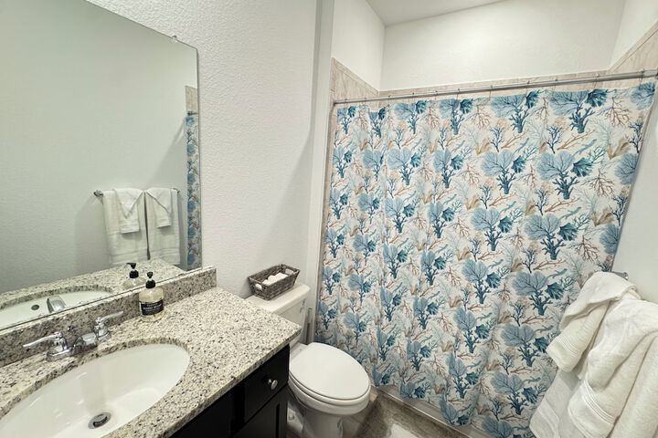 Modern 4BR New Home w Luxury Touches
