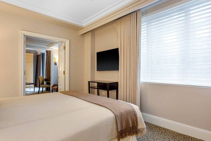 Room 28 of 125