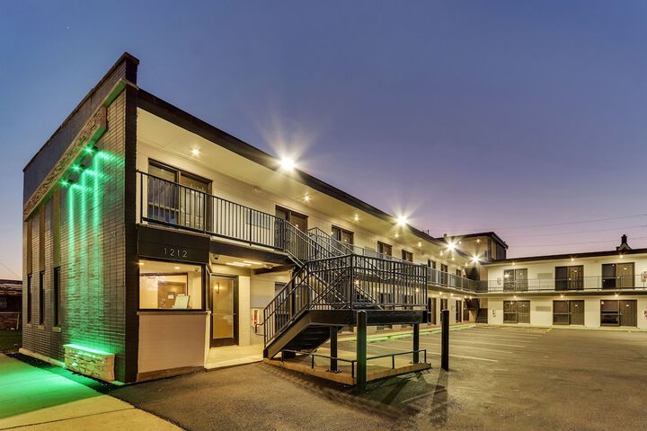 Hotel 7 of 24