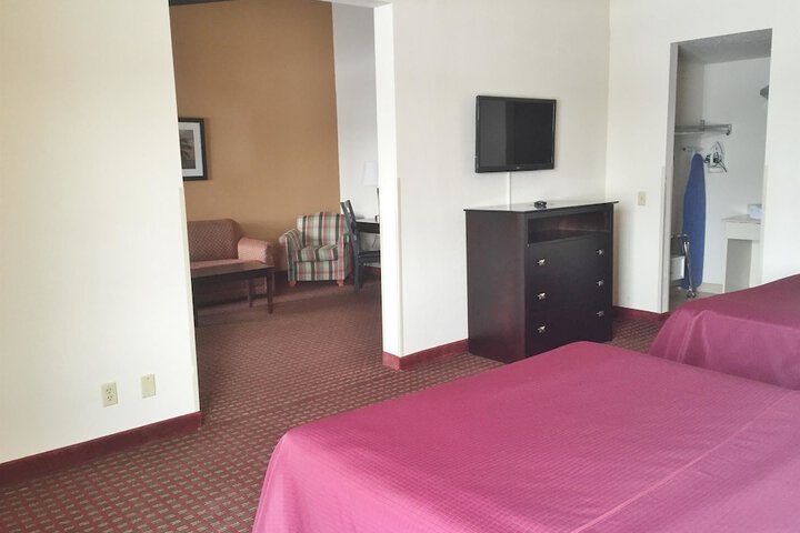 Room 6 of 12