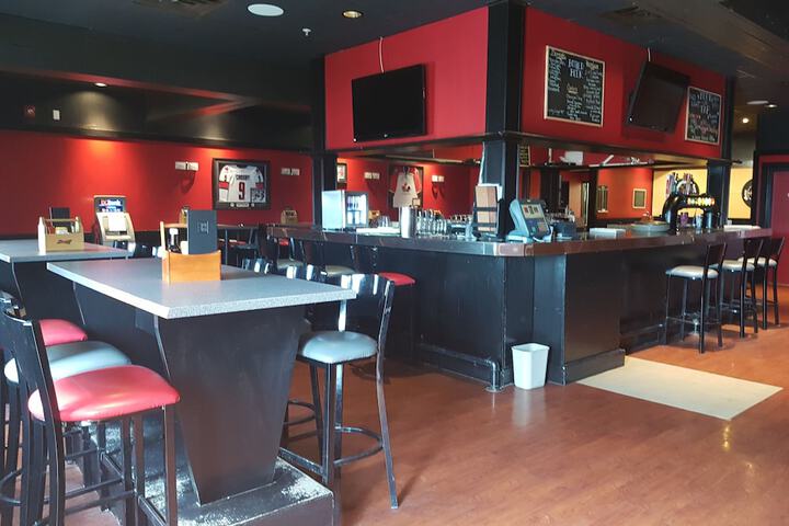 Lounge 25 of 28