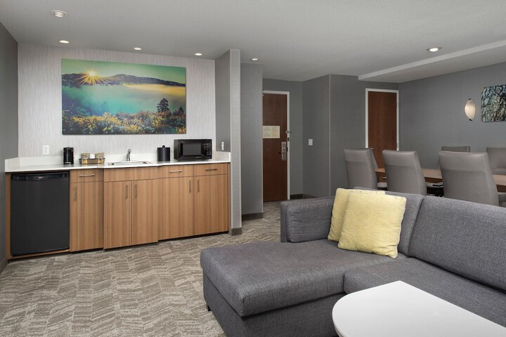 Lounge 60 of 65