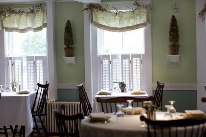 Dining 61 of 62