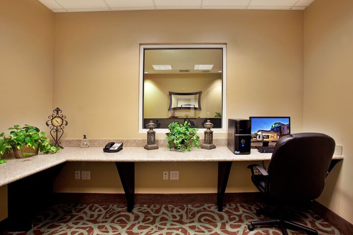 Business Center 33 of 33