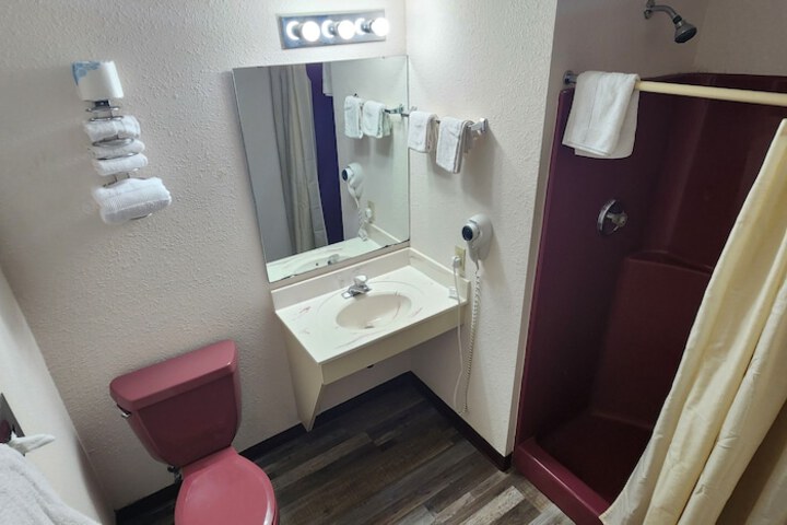 Room 11 of 16