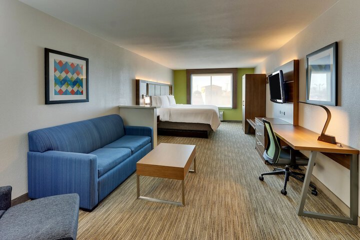 Room 15 of 37