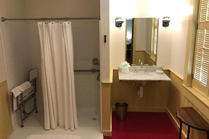 Room 27 of 72