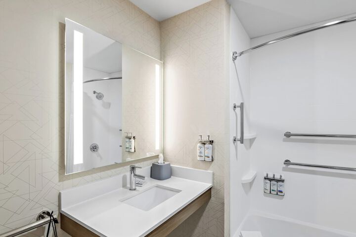 Holiday Inn Express Hotel & Suites Council Bluffs - Convention Center by IHG