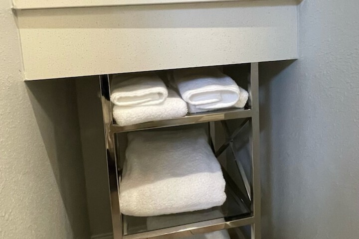 Tides Inn & Suites