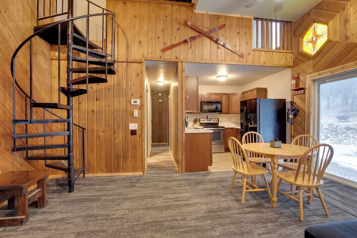 Iron River Condo w / Gas Grill Near Skiing + Hiking