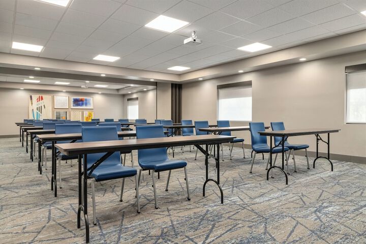 Holiday Inn Express Hotel & Suites Edmond by IHG