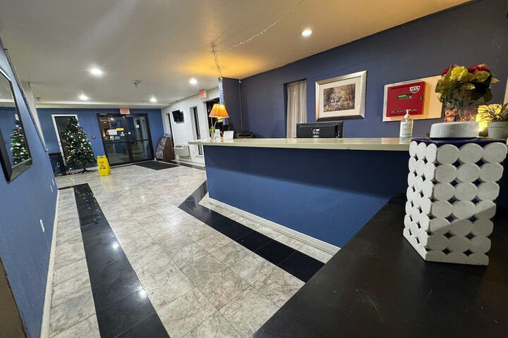 Hotel Interior 10 of 27