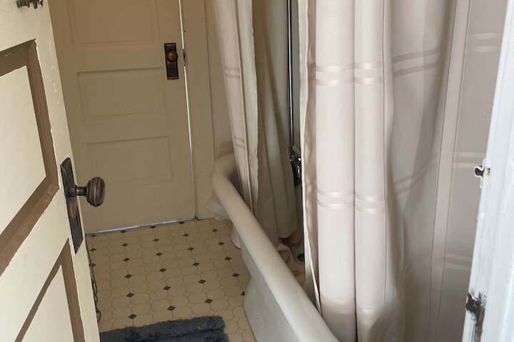 Room 49 of 104