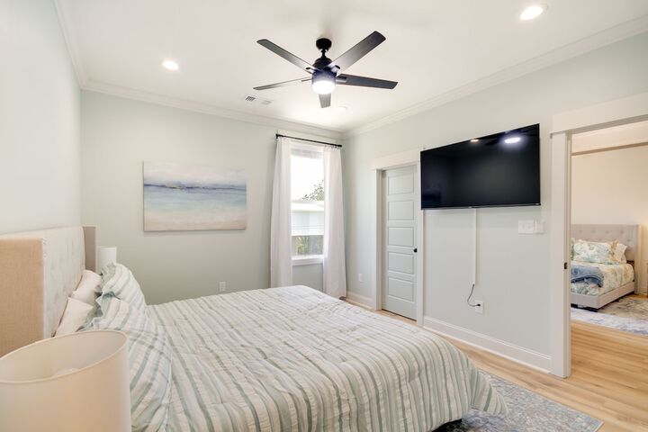 Lovely Bay St. Louis Retreat w / Dock & Canal Access