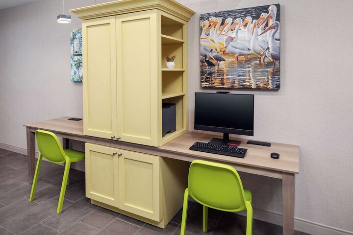Business Center 63 of 65