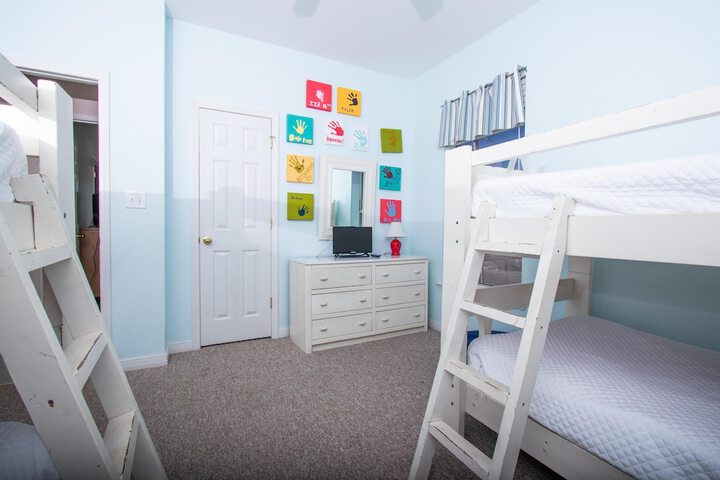 Room 13 of 25