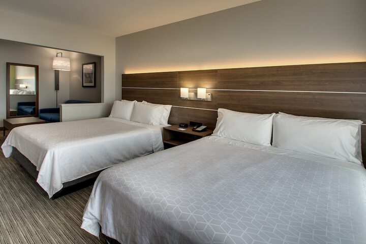 Holiday Inn Express & Suites Waukegan by IHG