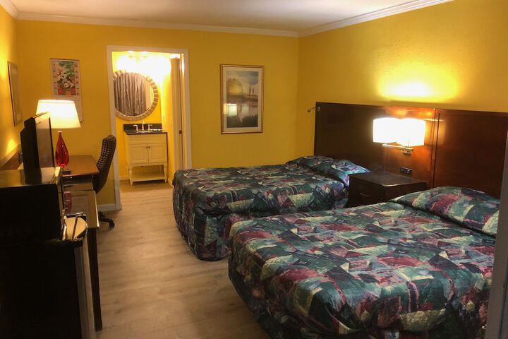 Room 10 of 14