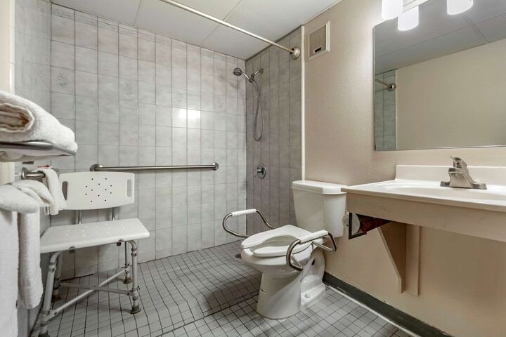 Room 12 of 32