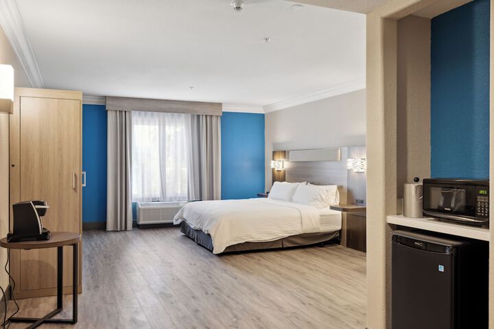 Holiday Inn Express Hotel & Suites Vacaville by IHG