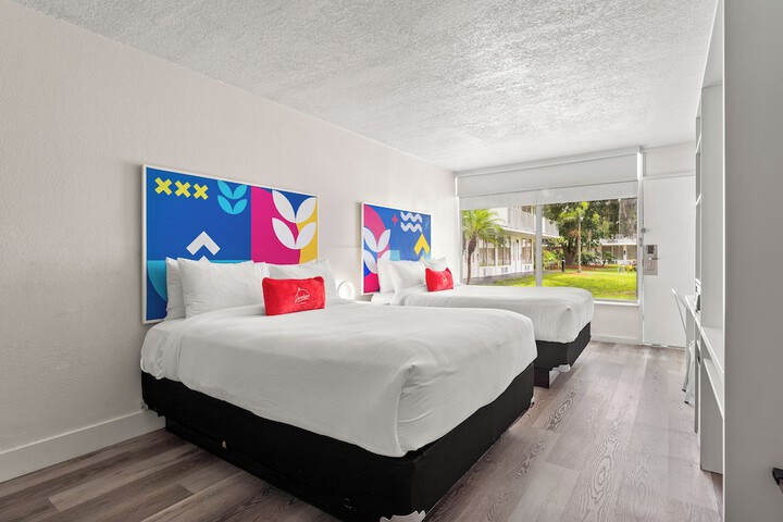 Room 34 of 69