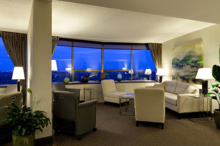 Lounge 51 of 60