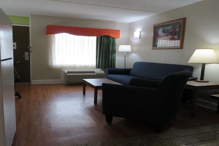 Room 27 of 47