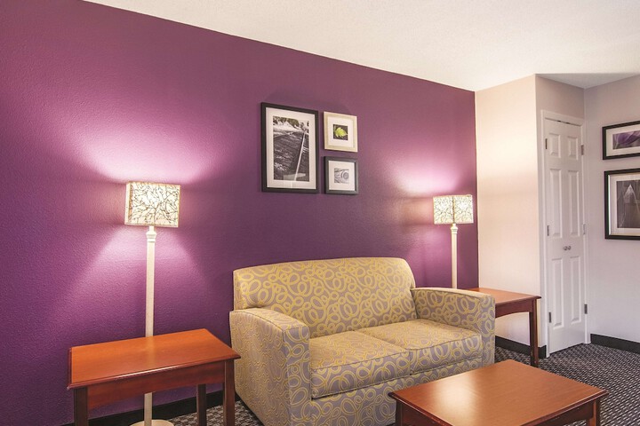 Room 11 of 28