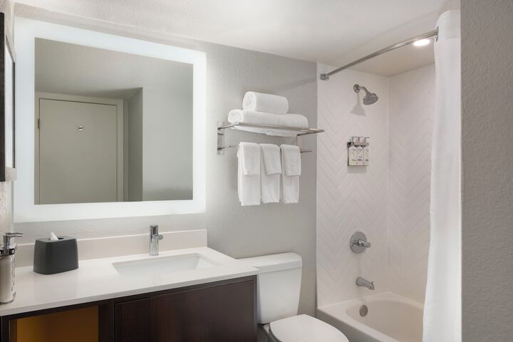 Room 105 of 149