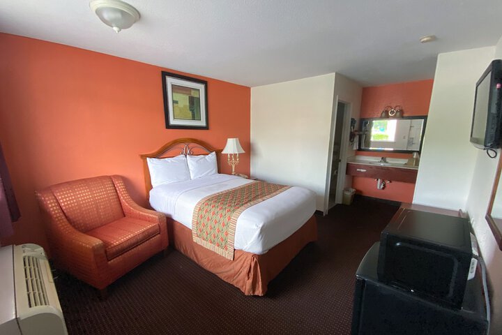 Room 13 of 33