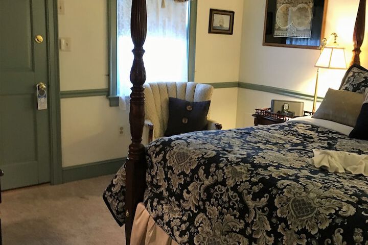 Room 6 of 37