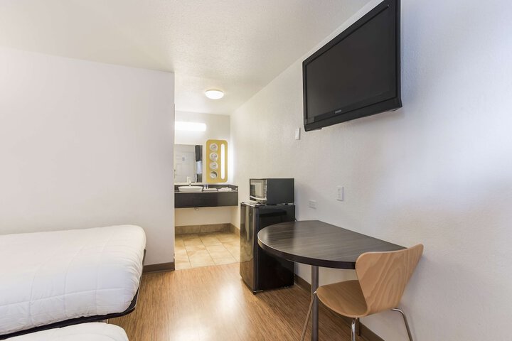 Room 10 of 31