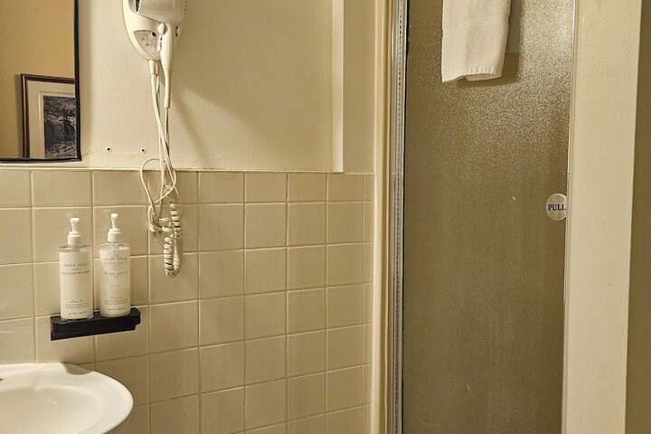 Room 17 of 57