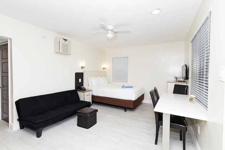 Room 26 of 60