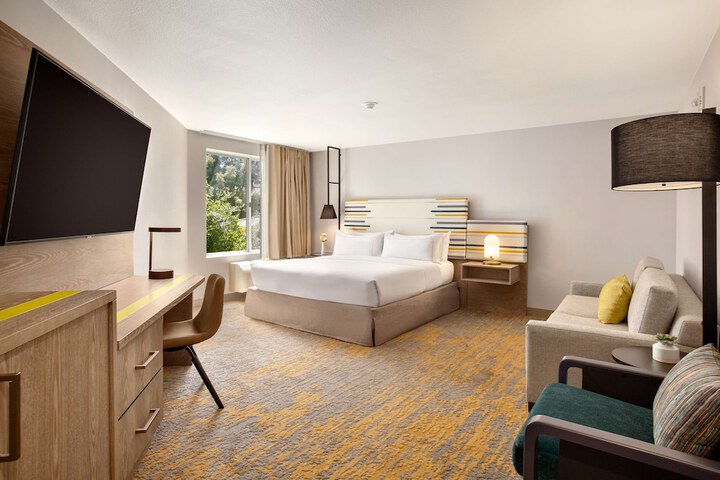 Room 16 of 62