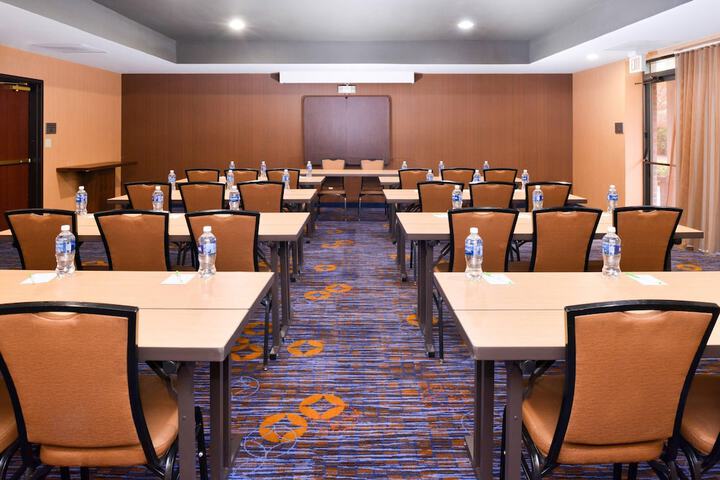 Country Inn & Suites by Radisson Brown Deer - Milwaukee North