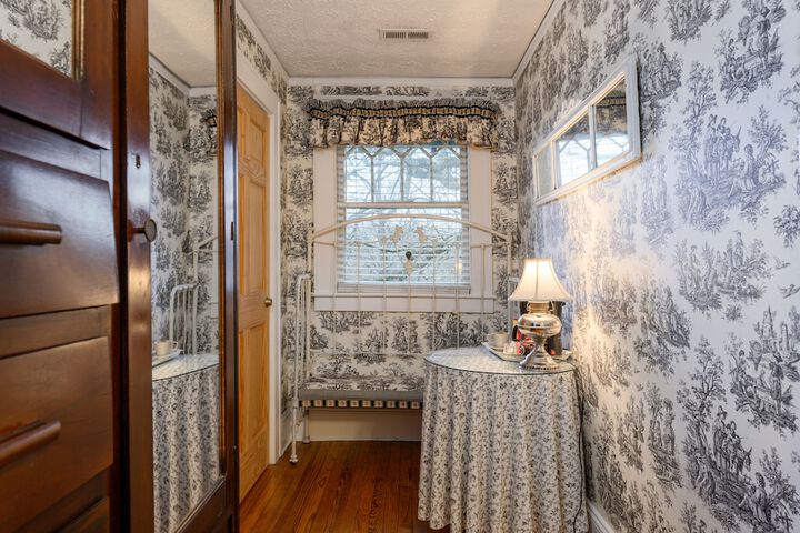 Room 19 of 63