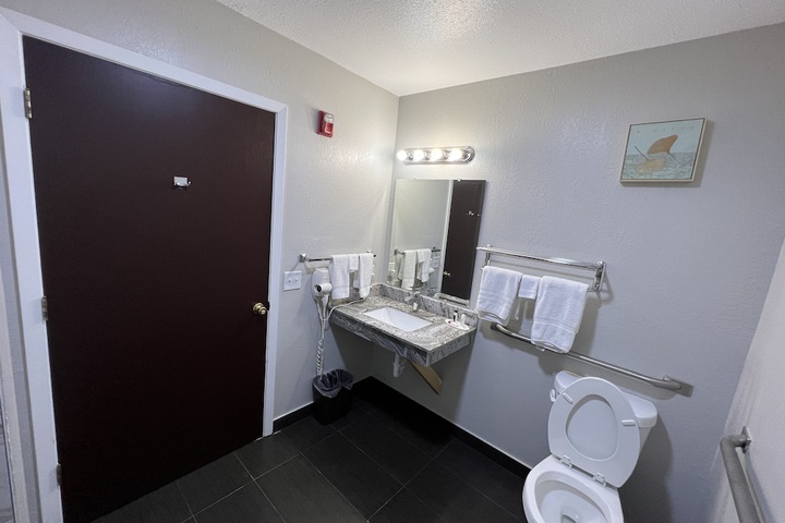 Super 8 by Wyndham Lake Charles / Sulphur