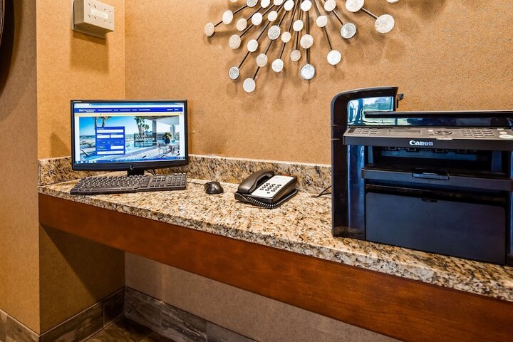 Business Center 25 of 25