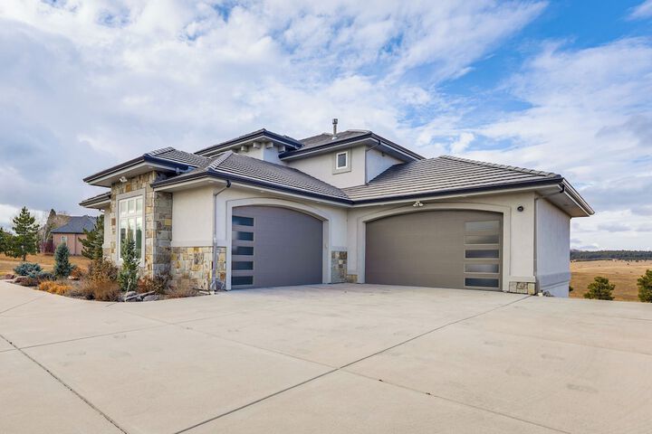 Spacious Southern Colorado Home w / Mountain Views