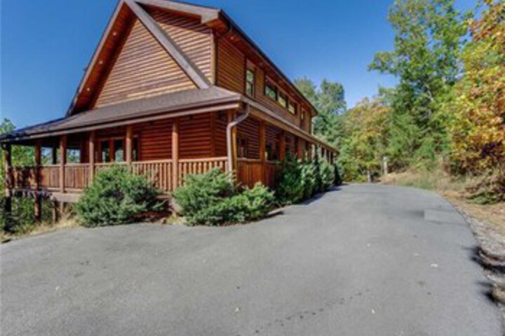 Big Bear Lodge Five Bedroom Home