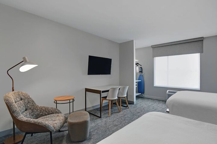 Room 32 of 37