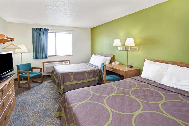 Super 8 by Wyndham Mokena / Frankfort /I-80