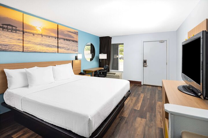 Room 6 of 26
