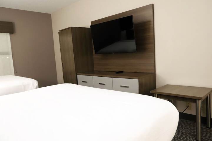 Room 33 of 64