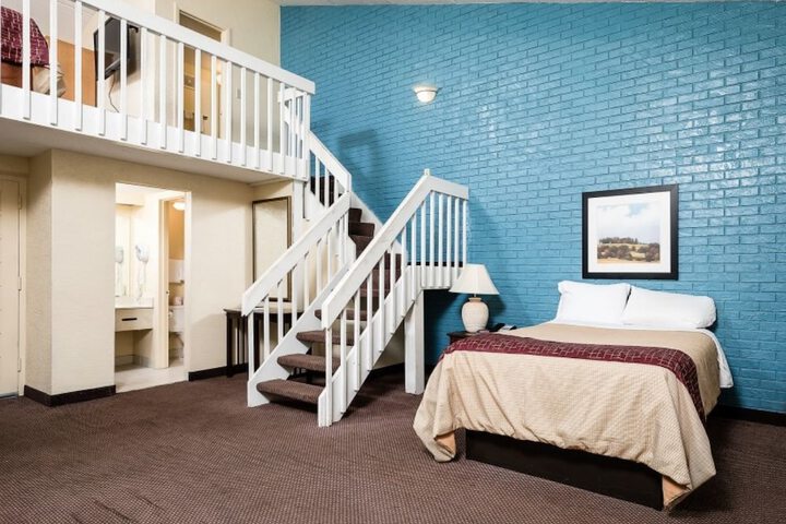 Room 32 of 40