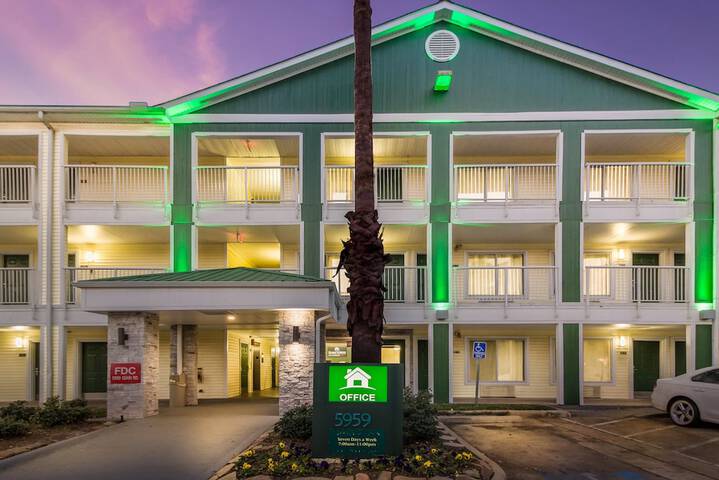 Hotel 7 of 24